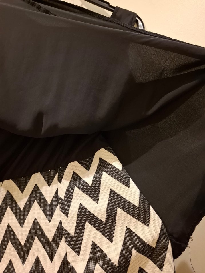 V Yaka Siyah Drapeli Mini Elbise - Görsel 3