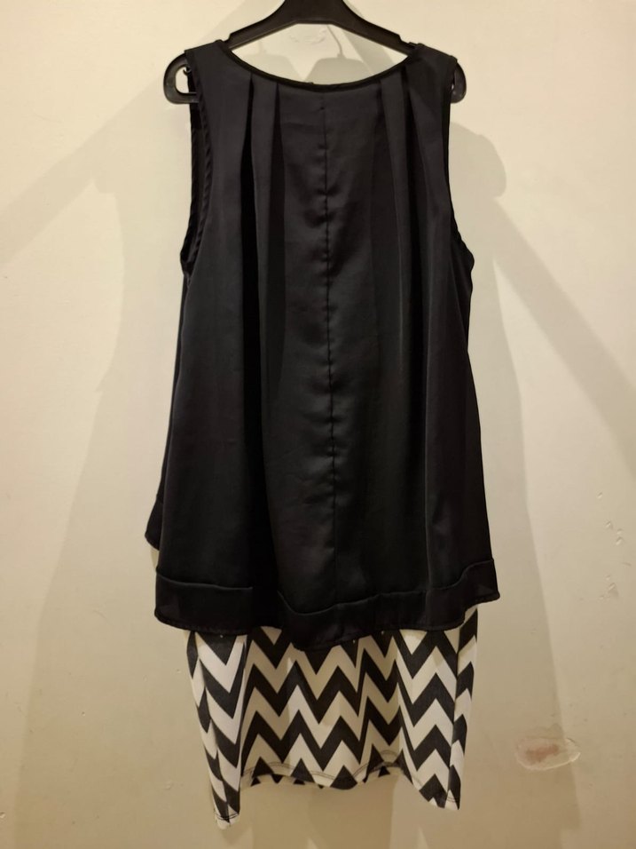 V Yaka Siyah Drapeli Mini Elbise - Görsel 2