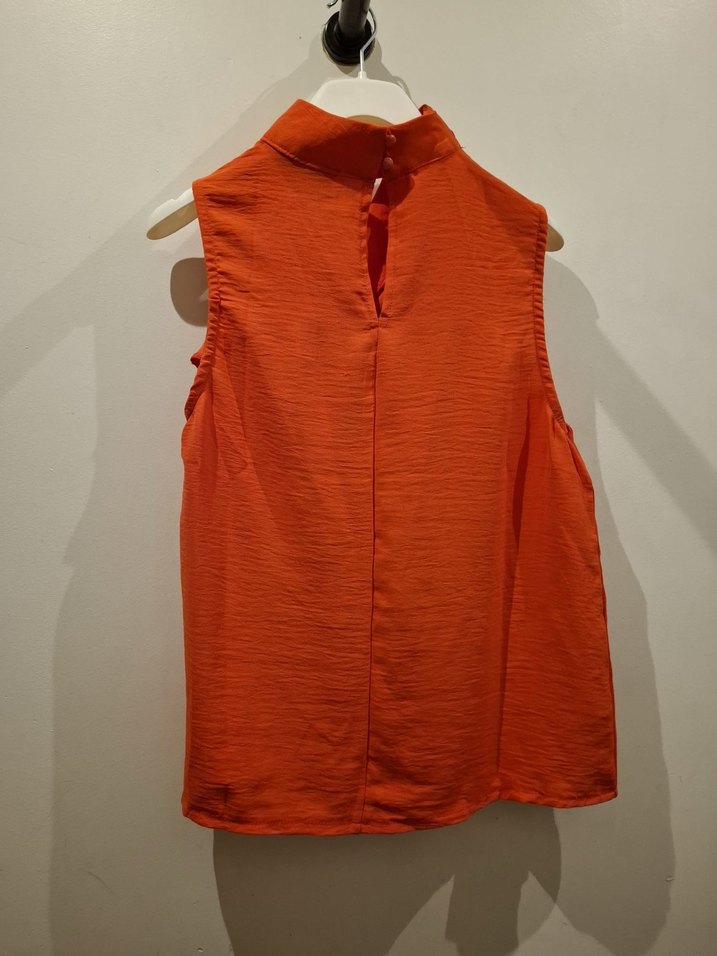 Kırmızı ve turuncu arası canlı Kolsuz Yüksek Yakalı Keten Gömlek - Görsel 4