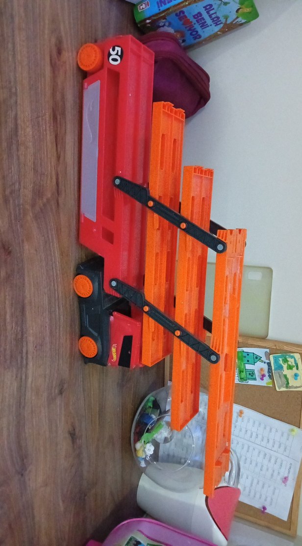 Renkli Kırmızı Oyuncak Kamyon - Görsel 3