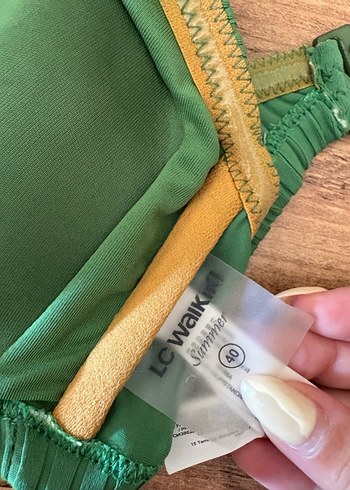 40 Beden Yeşil İp Askılı Bikini Üstü