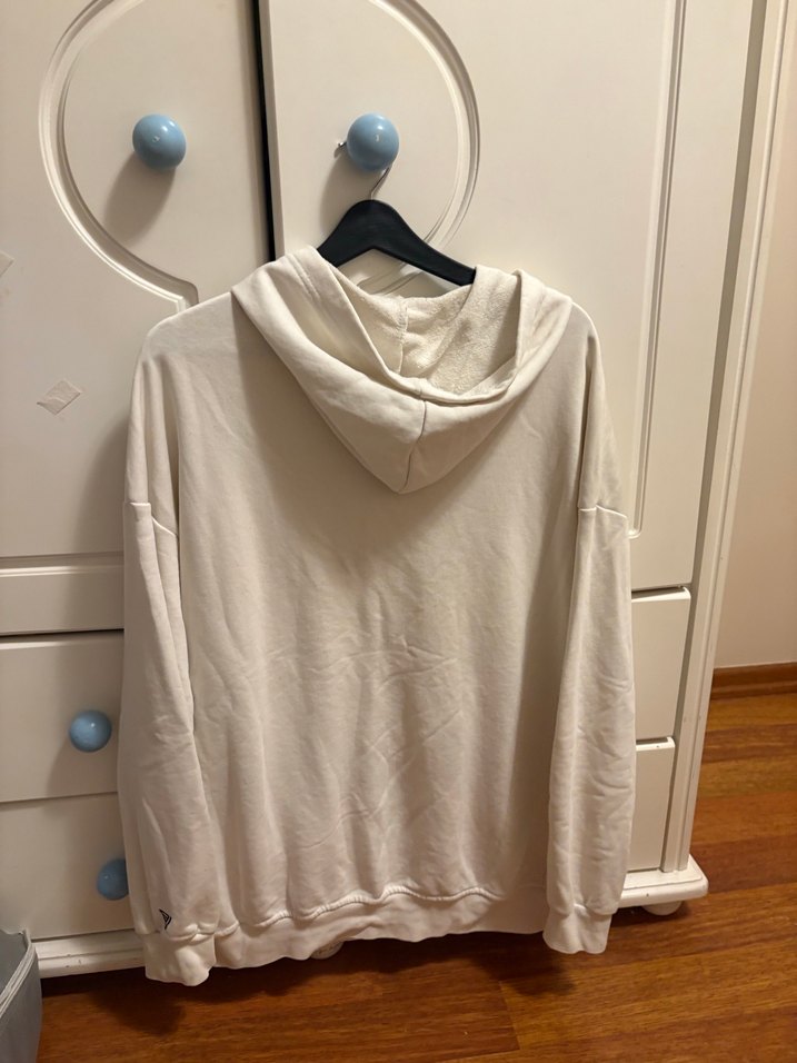 Beyaz Kapüşonlu Rahat Kesim Sweatshirt - Görsel 5