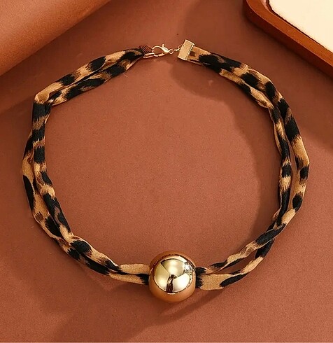  E.L.F Leopar desenli gold küre kolye