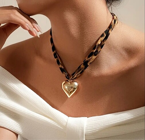 Leopar desenli gold kalp kolye