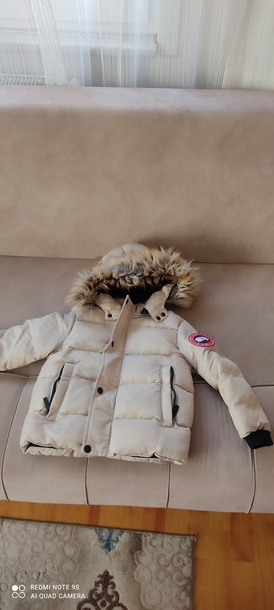 Erkek Çocuk Beyaz Kürklü Kapüşonlu Mont - Görsel 2