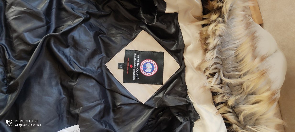 Erkek Çocuk Beyaz Kürklü Kapüşonlu Mont - Görsel 3