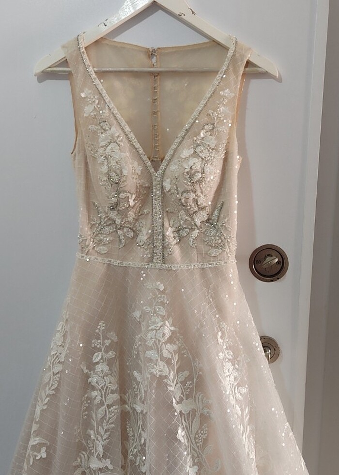 Bej renkli gelinlik  - Görsel 2