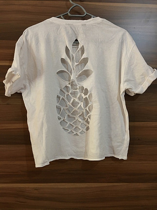 sırtı delikli tshirt
