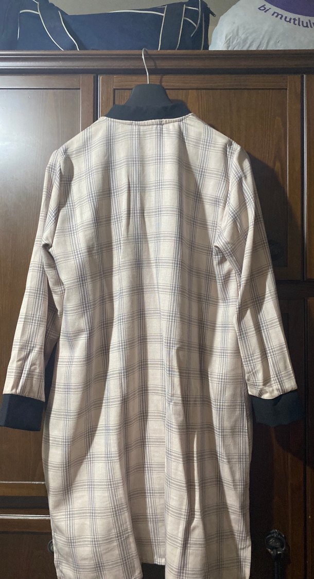 Uzun Kollu Ekose Bej Kadın Gömlek - Görsel 4