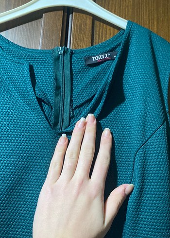 Turkuaz Midi V Yaka Kolsuz Ofis Elbisesi - Görsel 2