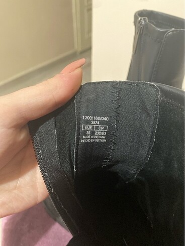 35 Beden bershka siyah bot