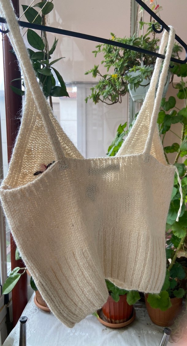 Nakışlı V Yaka Örme Beyaz Kadın Üst - Görsel 2