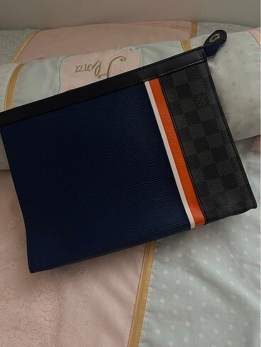 LOUIS VUITTON EL ÇANTASI