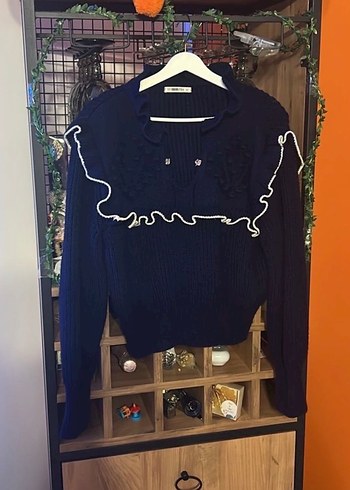 Nakışlı Fırfırlı Lacivert Kadın Kazak - Görsel 3