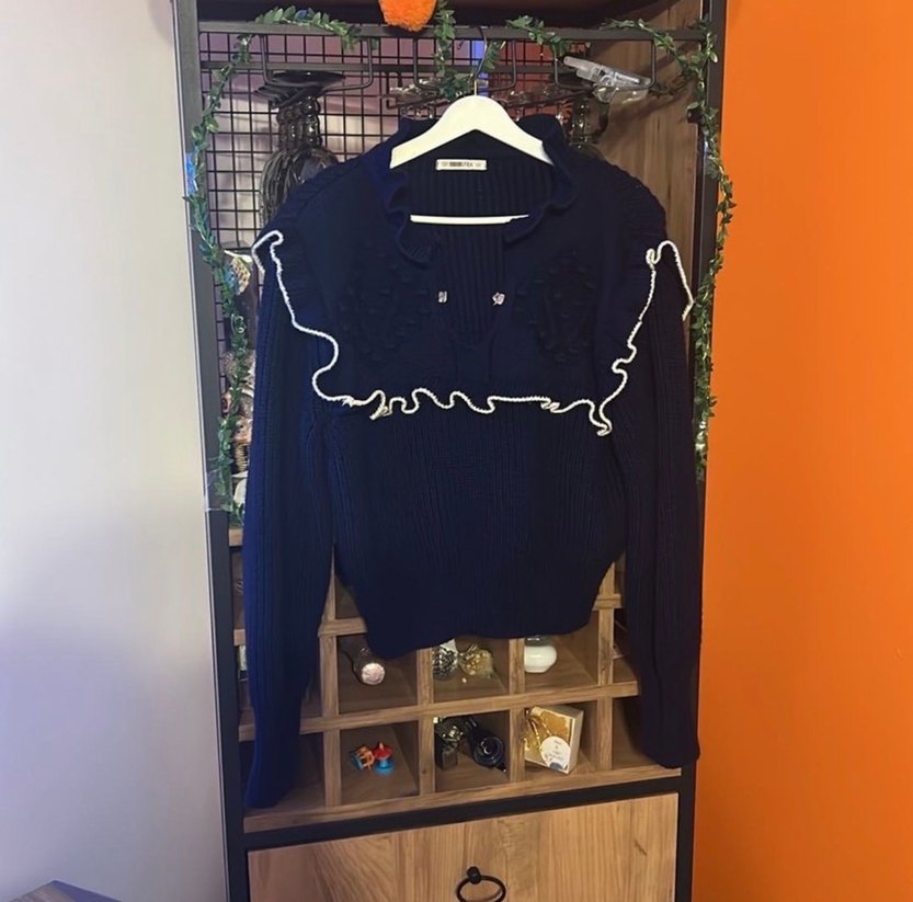 Nakışlı Fırfırlı Lacivert Kadın Kazak - Görsel 3