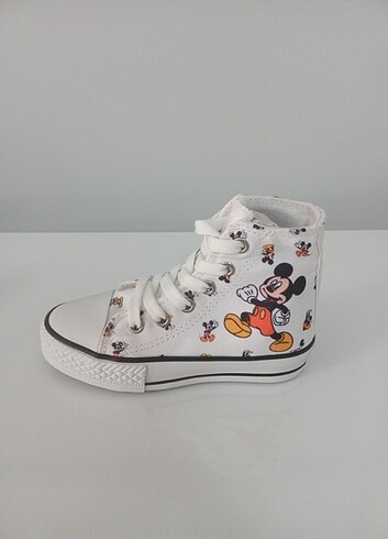27 Beden Mickey figürlü erkek çocuk converse