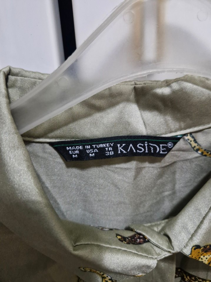 Düğmeli Bej Uzun Kollu Keten Gömlek - Görsel 3