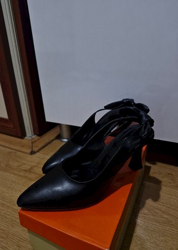 Siyah Tokalı İnce Topuk Kadın Abiye Ayakkabı - Görsel 3