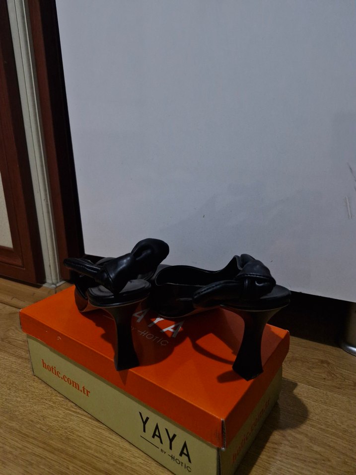 Siyah Tokalı İnce Topuk Kadın Abiye Ayakkabı - Görsel 2