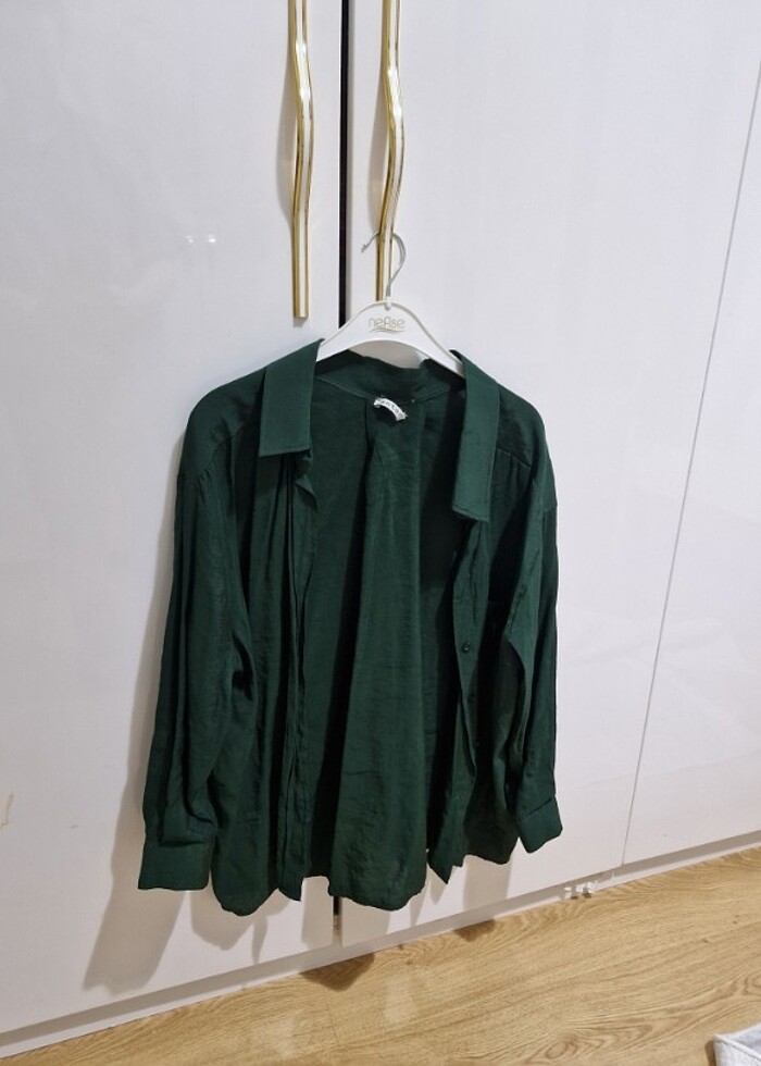 Zümrüt yeşil gömlek  - Görsel 2