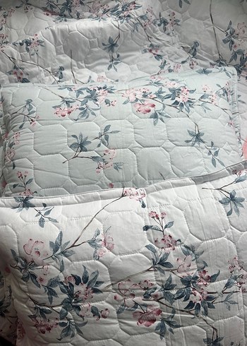 Pembe Çiçek Desenli kapitone takımı - Görsel 3