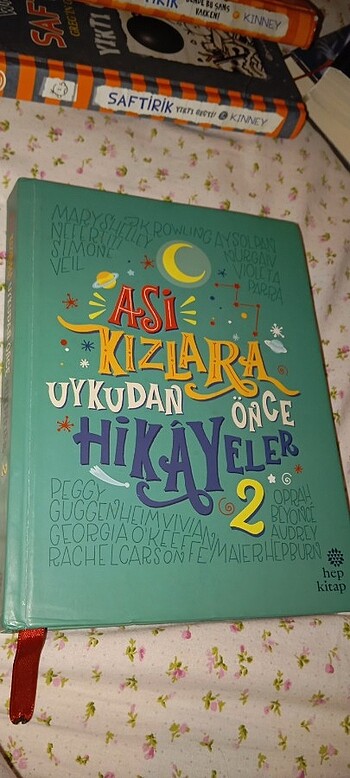 Asi Kızlara uykudan önce hikayeler kitabı.