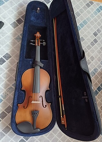 Mitello 4/4 keman ve yay , keman kutusu, Yastık, susturucu, re