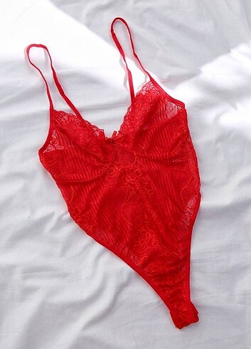 xl Beden Kırmızı dantelli bodysuit 