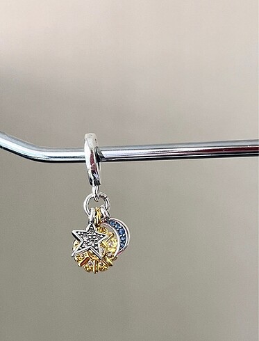  Beden Gökyüzü üçlü sallantılı charm