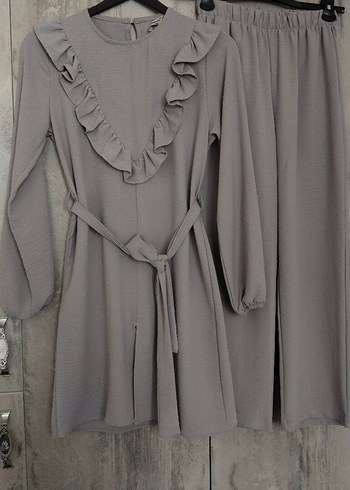 Gri Uzun Kollu Fırfırlı takım - Görsel 3