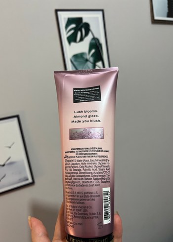 Victoria's Secret Velvet Petals Vücut Losyonu - Görsel 3