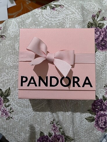 Pandora Bağlı Kalpler Yüzük
