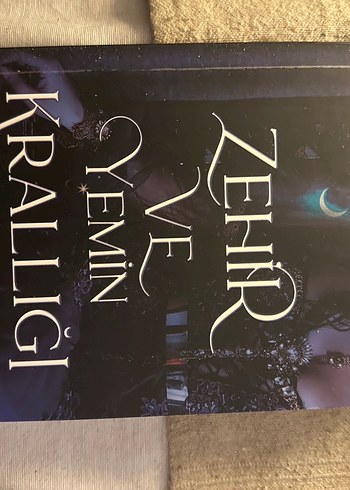 Holly Renee - yıldızlar ve gölgeler krallığı- 1./3./4. Kitaplar - Görsel 3