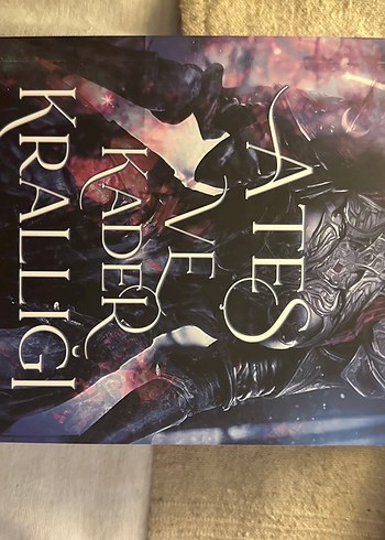 Holly Renee - yıldızlar ve gölgeler krallığı- 1./3./4. Kitaplar - Görsel 2