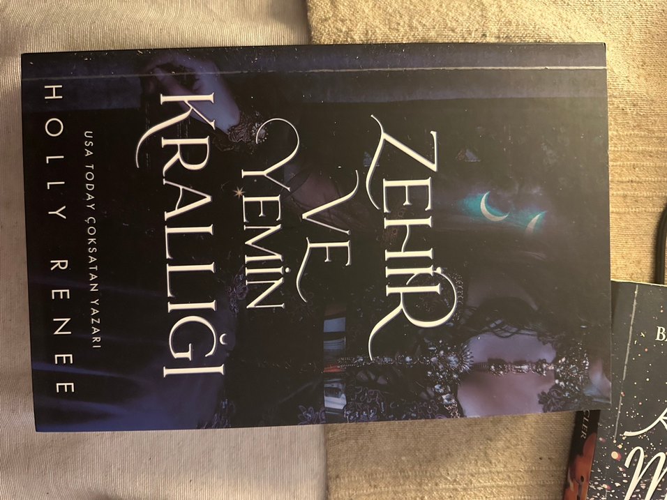 Holly Renee - yıldızlar ve gölgeler krallığı- 1./3./4. Kitaplar - Görsel 3