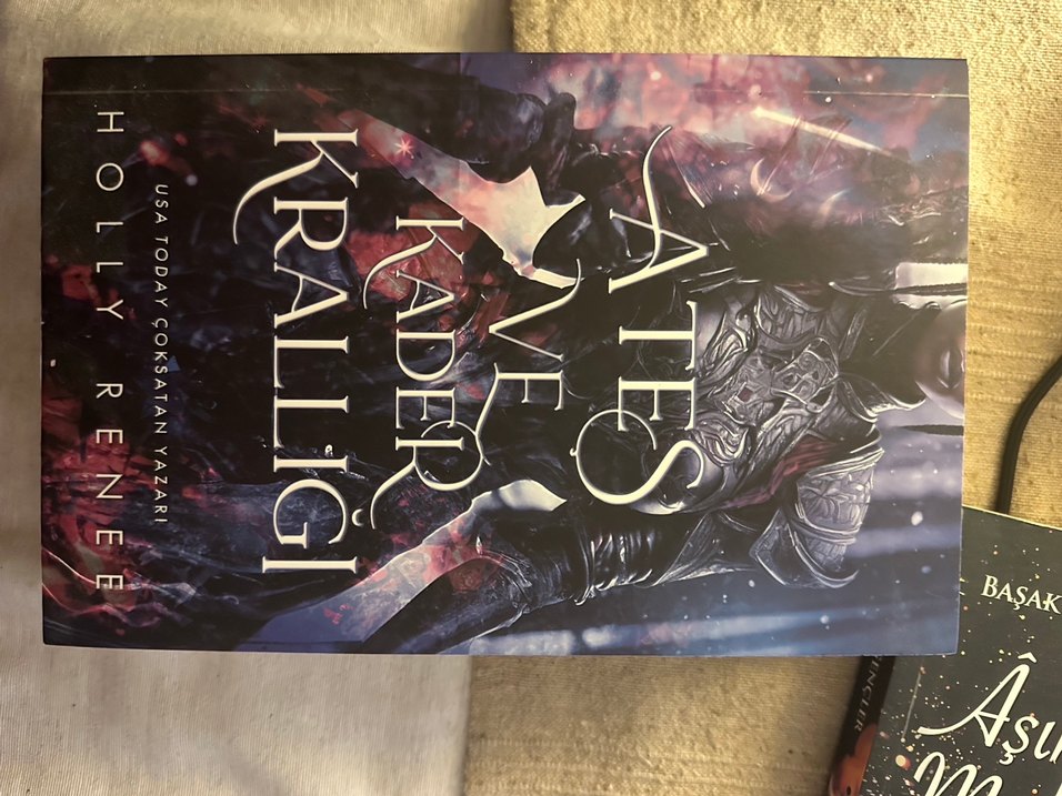 Holly Renee - yıldızlar ve gölgeler krallığı- 1./3./4. Kitaplar - Görsel 2