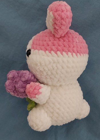 Diğer Lale Tutan Pembe Beyaz Peluş Tavşan Amigurumi Oyuncak