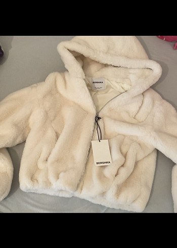 Bershka Beyaz Kapüşonlu yumos Detaylı Ceket
