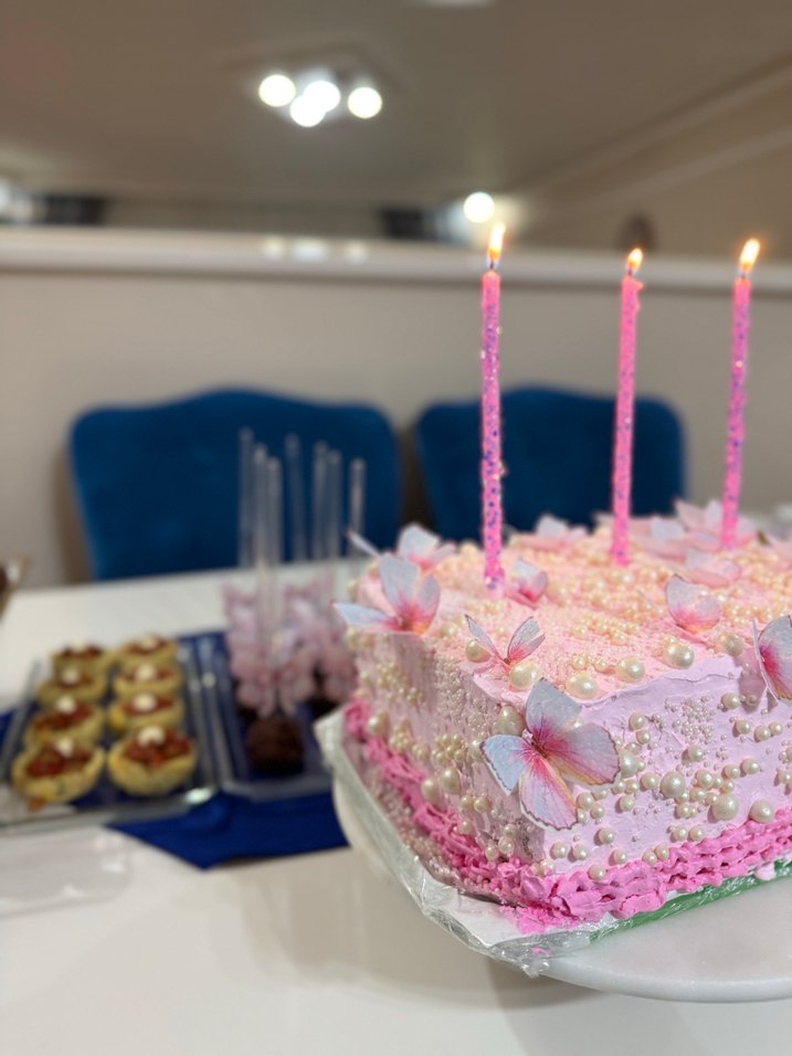 Altın Renkli Kelebek Figürlü Süsleme - Görsel 3