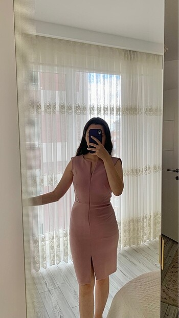 Pembe elbise
