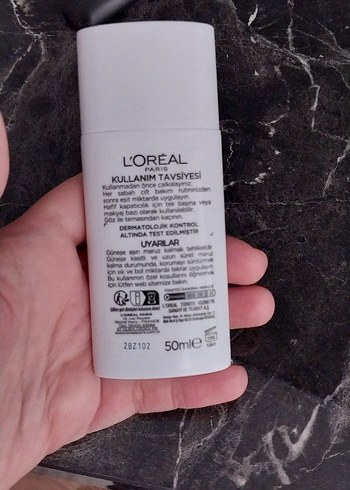 L'Oréal Paris Bright Reveal SPF 50 Renkli Güneş Koruyucu - Görsel 2