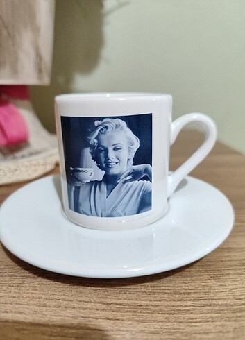 Diğer Marilyn Monroe kahve fincanı 