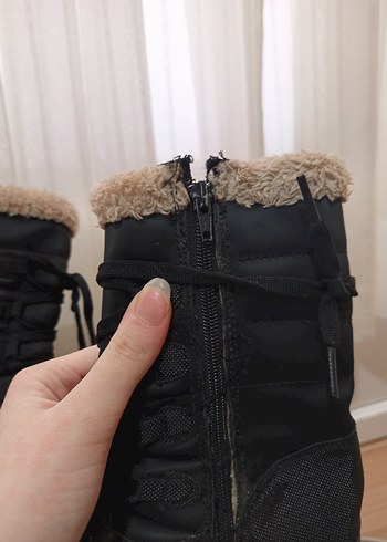 Siyah Kürklü Çocuk Bot - Görsel 2