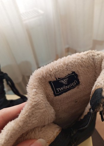 Siyah Kürklü Çocuk Bot - Görsel 3