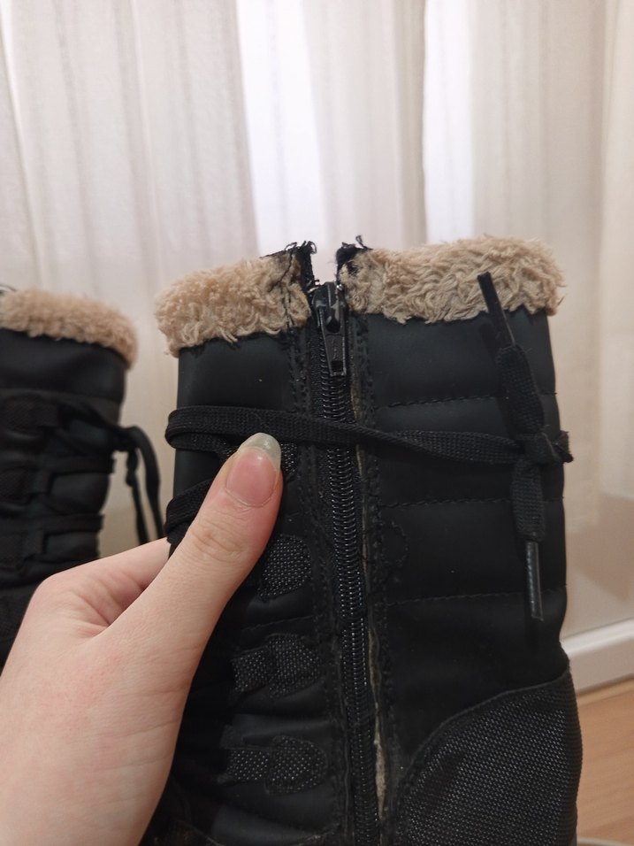 Siyah Kürklü Çocuk Bot - Görsel 2