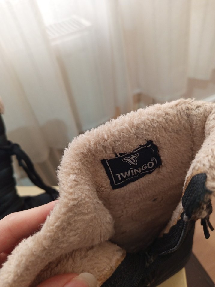 Siyah Kürklü Çocuk Bot - Görsel 3