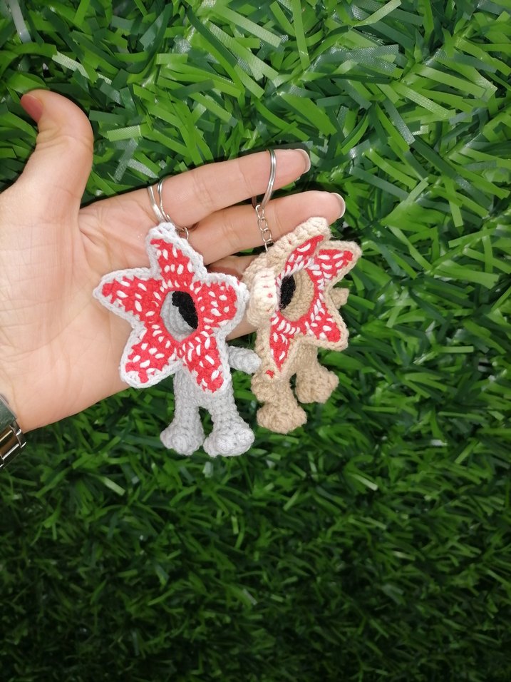 Renkli Örgü Çiçek Figürlü Anahtarlık - Görsel 3