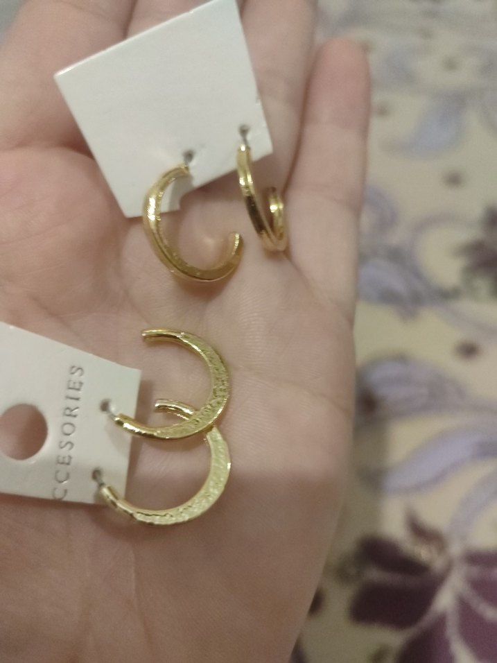 Altın Renk Mini Halka Küpeler - Görsel 3