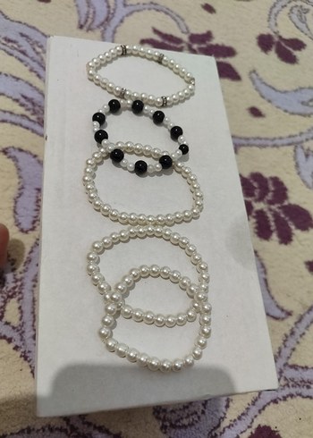 İnci ve Siyah Boncuklu Kadın Bileklik - Görsel 3