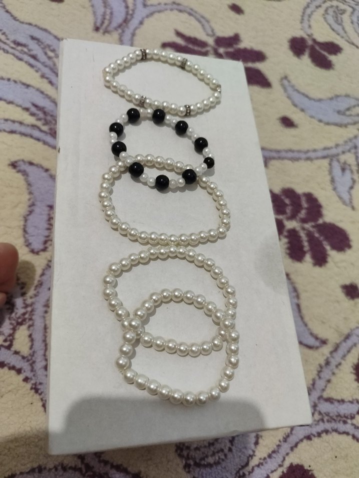 İnci ve Siyah Boncuklu Kadın Bileklik - Görsel 3